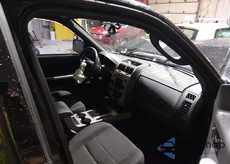 2010 Ford Escape Xlt z USA, uszkodzony, nr VIN 1FMCU9D70AKD37833